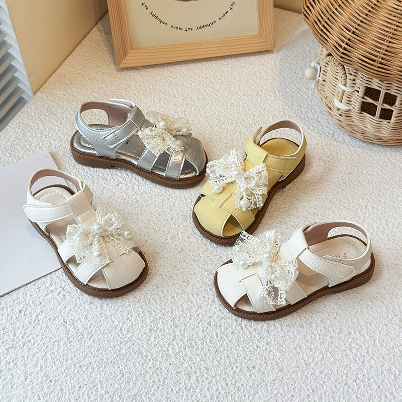 Летние босоножки для девочек 2025 года, детские, повседневные, с бисерным бантом, носком-голубкой и защитой от ударов, в стиле «птичье гнездо»