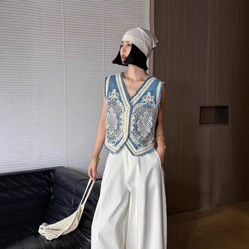 Vintage Heavy Embroidery Ethnic Exotic Style Denim Vest for Women, Sleeveless Short Cardigan, Layered Vest Vintage Heavy Embroidery Ethnic Exotic Style Denim Vest for Women, Sleeveless Short Cardigan, Layered Vest