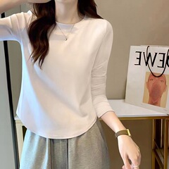 2025新型春秋純綿の底のシャツの女性の中に韓国版のファッションデザイン感の弧の形の裾のtシャツの女性の上着を掛けます。