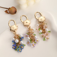 跨境彩色珍珠花串钥匙扣甜美鱼嘴扣创意花朵钥匙链箱包钥匙挂件