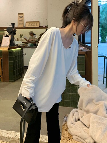 White Long Sleeve T-Shirt for Women - Loose Fit Crew Neck Top for Autumn/Winter - Oversized Crew Neck Top with Plush Fabric - Slouchy Medium Length V-Neck Top for Trendy Girls