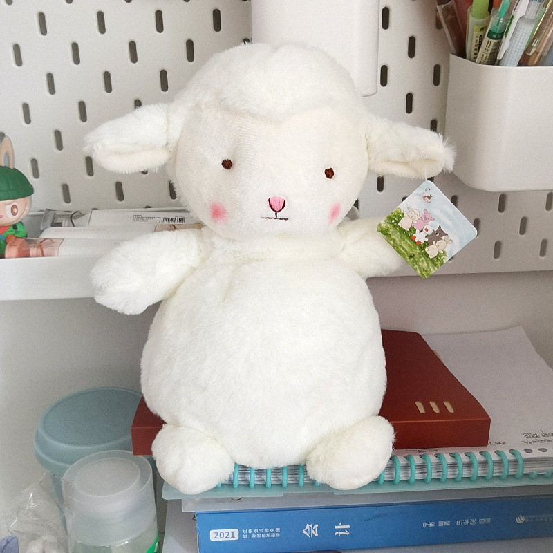 Lindo juguete de felpa de oveja de transformación neta muñeca de cordero rojo conejo blanco muñeca de cerdo rosa muñeca de trapo familia feliz al por mayor