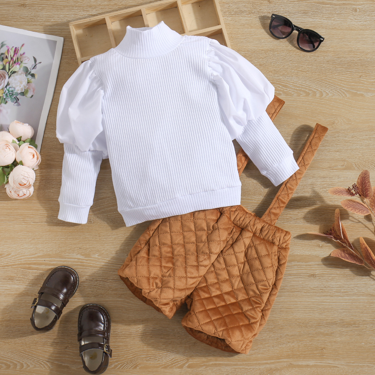 Autunno 2024 Nuovo abbigliamento per bambini Ragazze Maniche lunghe Maglia a strisce con bretelle + Pantaloncini con cinturino a griglia Set due pezzi_voghion.com