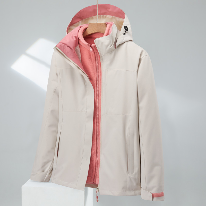 突撃服は男性の山系登山服を厳選して保温して通気します。|undefined