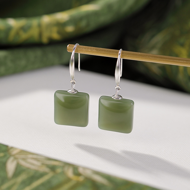 Bông tai bạc S925 đính ngọc Hetian xanh hình học vuông thanh lịch — một cặp
