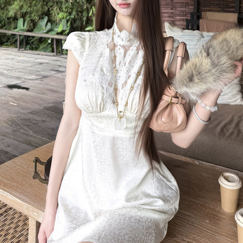 【Eton Beauty】 Shimmering Jacquard Satin Lace Pattern Dress Sexy French V-neck Puff Sleeve Dress 【Eton Beauty】 Shimmering Jacquard Satin Lace Pattern Dress Sexy French V-neck Puff Sleeve Dress