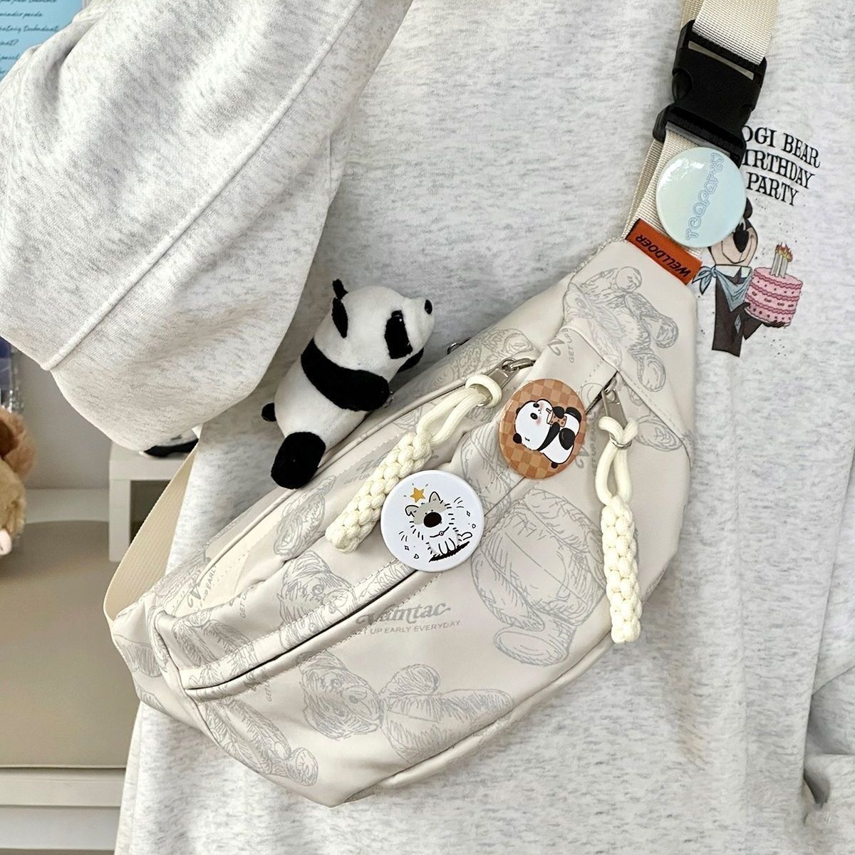 轻便防水可爱小众日系ins腰包清新胸包简约百搭港风多层少女挎包