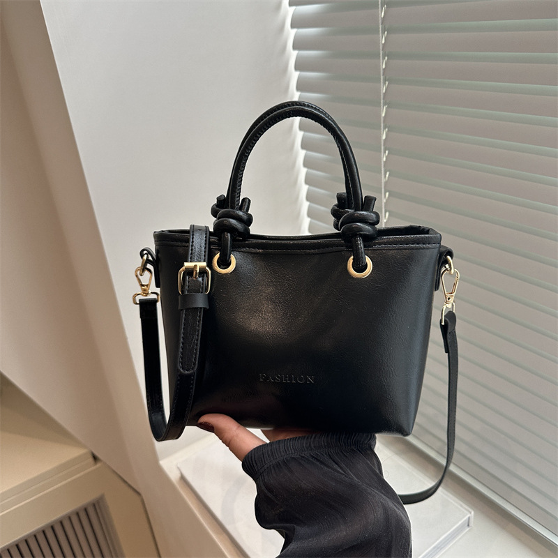 Bolso de moda simple 2025 primavera nuevo retro textura bolso de cubo de moda color sólido viaje mochila de hombro