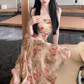 大姐姐 她们说这是富家千金 浪漫碎花抹胸连衣长裙印花肩带款无袖