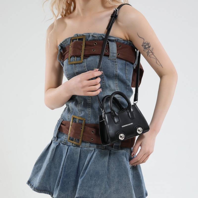 Bolso de textura transfronteriza 2025 primavera y verano nuevo bolso femenino remache personalizado bolso de hombro mini letra bolso de mensajero marea