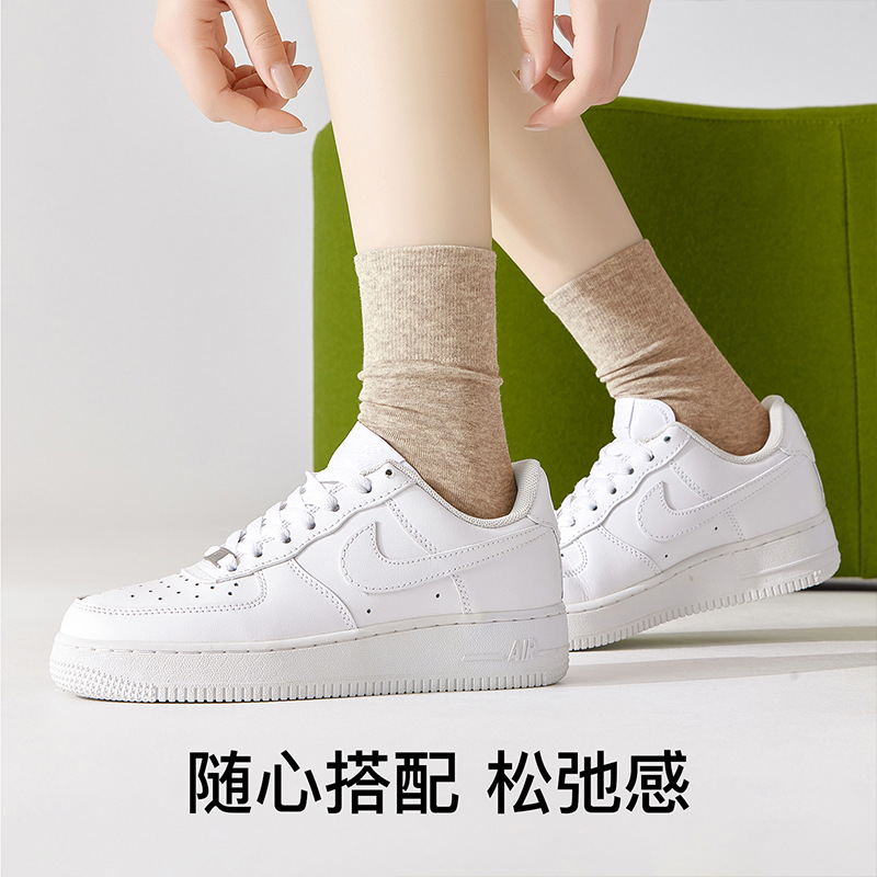 Calcetines de primavera y otoño, calcetines de mujer transpirables, antiolor, calcetines de mujer al por mayor con zapatos de Lefour.