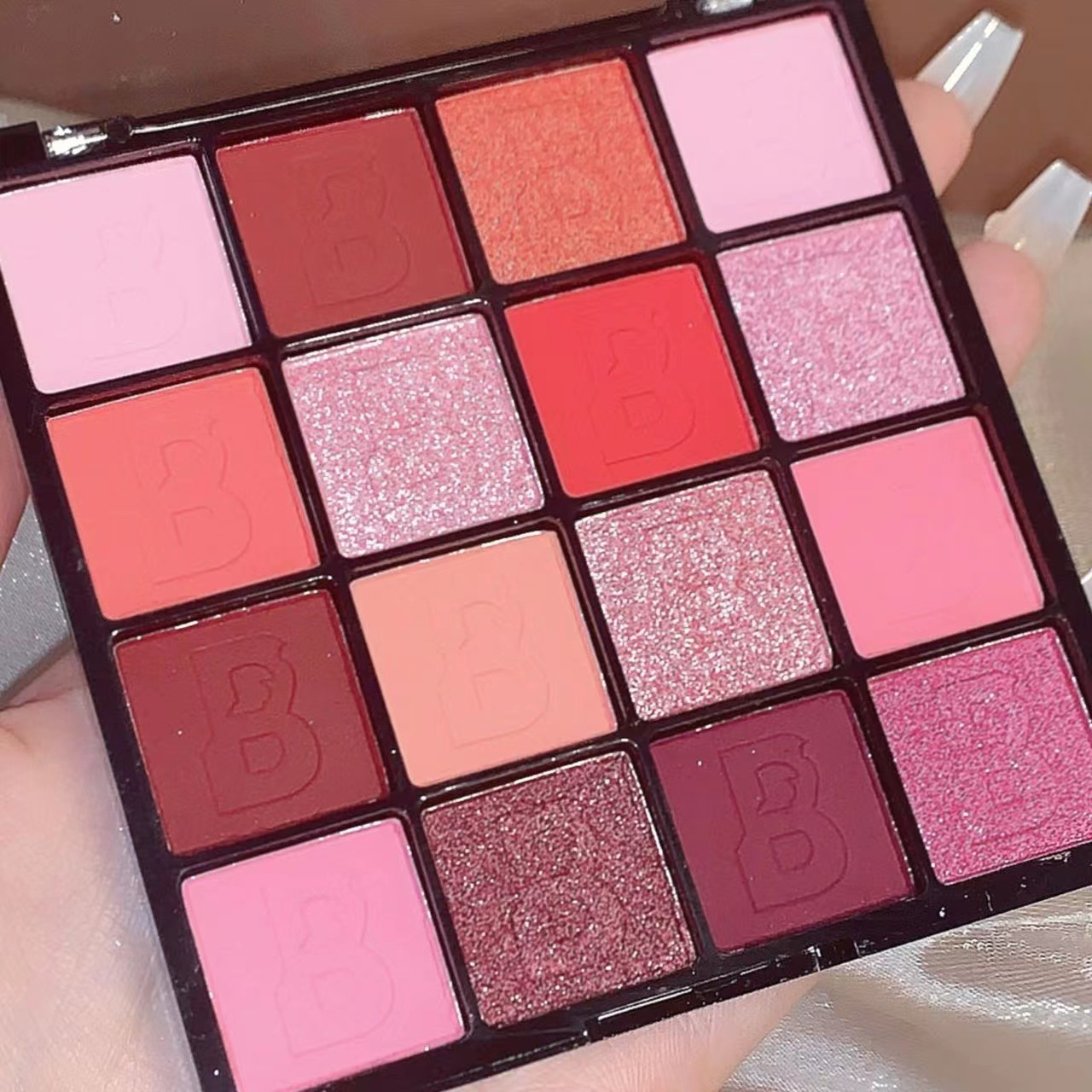 Misslara's 16-color, matte and pearlescent eyeshadow palette, candy-colored Tiktok cross-border makeup undefined