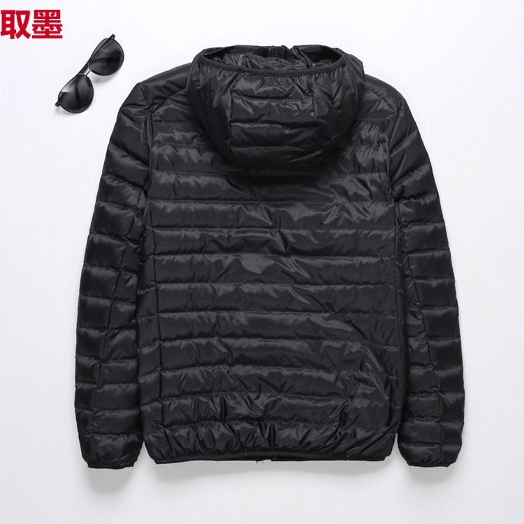 秋冬の新型男性は薄っぺらで帽子付きの綿服と保温ファッションの短いタイプのカジュアルな携帯式スタンドカラーの綿入れの上着の男性です。|undefined