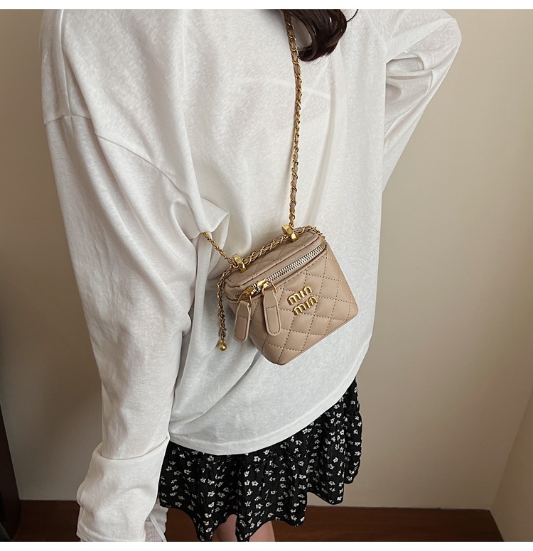 Little Bag Women 2025 Summer New Fashion diamond-shaped chain patent leather crossbody bag, versatile single-shoulder hand-carry bucket bag undefined