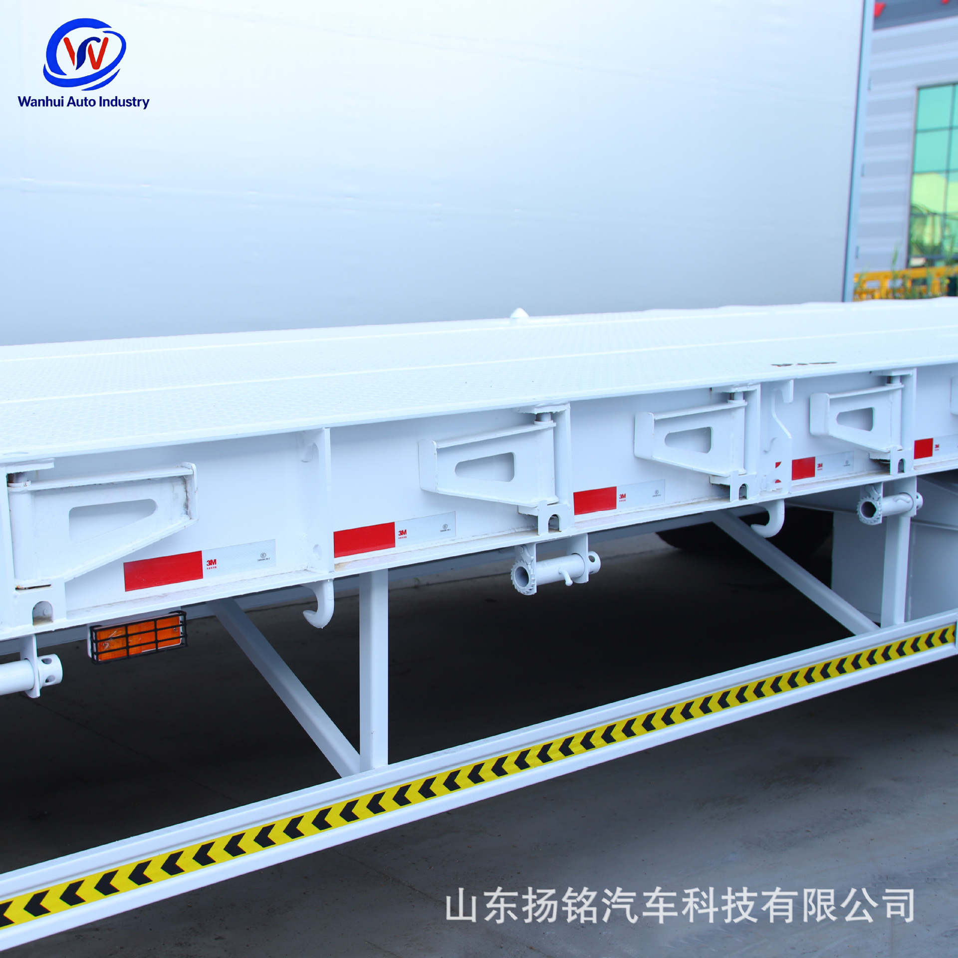 Lightweight Three-Axis Flatbed Semi-Trailer, Port Logistics Container Flatbed Trailer, Heavy-Duty Cargo Flatbed Trailer