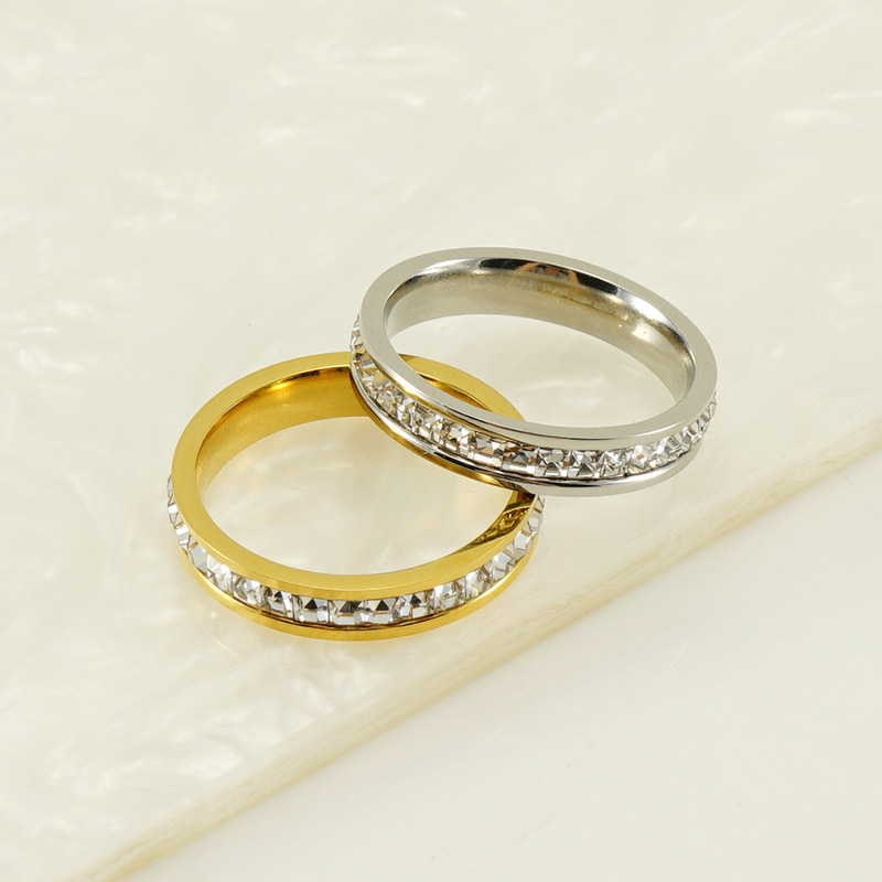 Anillo de Acero Inoxidable Nuevo Modelo 2025 para Mujer, Sin Decoloración, Estilo Nicho, Anillo de Joyería con Incrustaciones de Circonita con Diseño de Cielo Estrellado