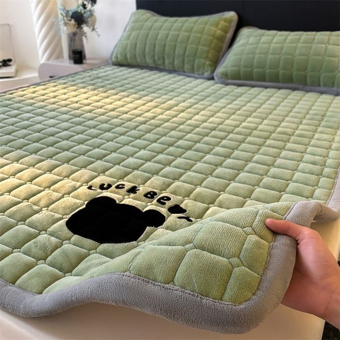 牛奶绒刺绣床护垫褥子加厚加绒床垫冬季宿舍学生单人铺底床褥子床