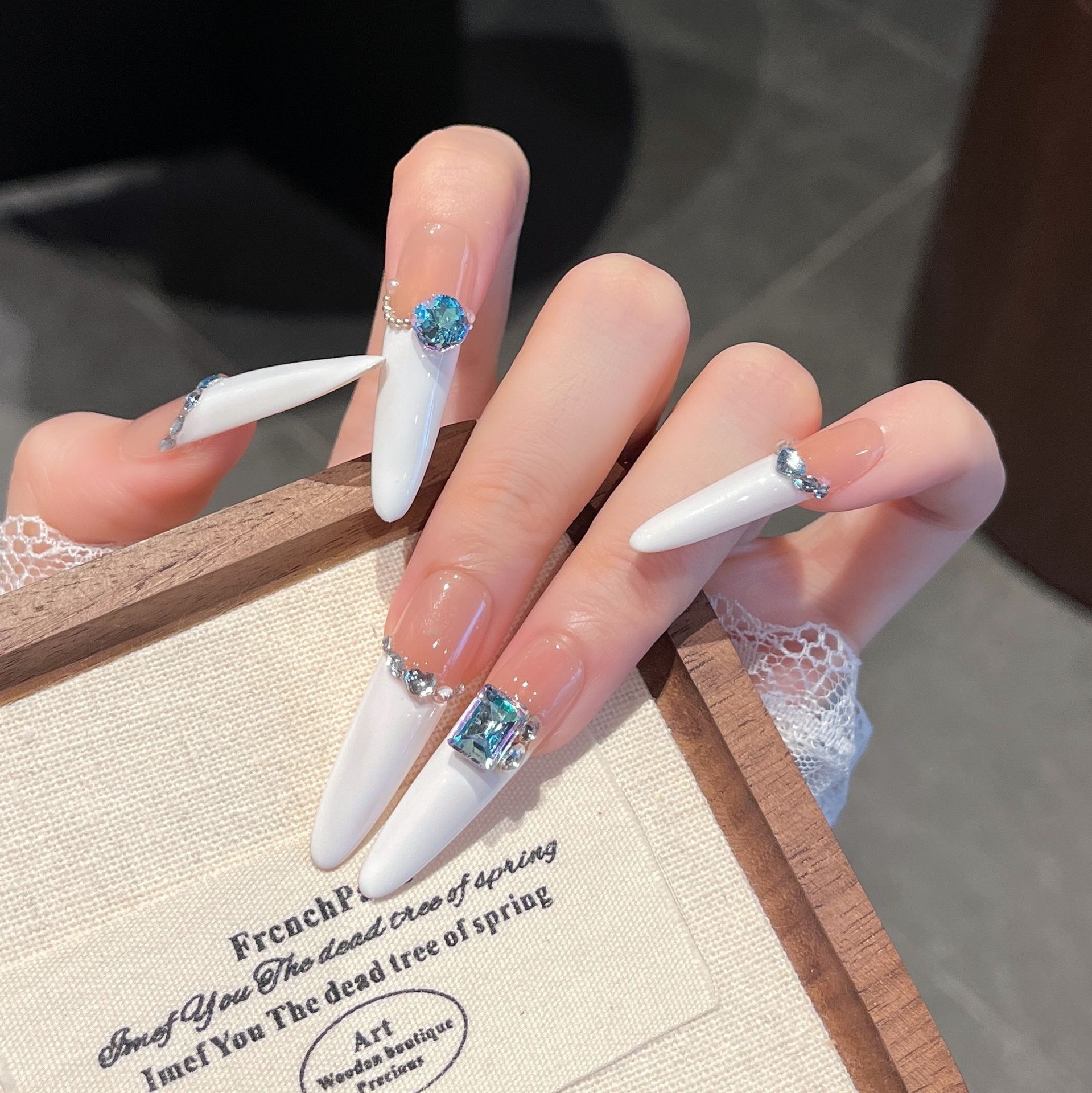 Manual de uso de uñas azul marino diamante blanco francés largo perro fino 4.0 manicure de alta calidad manicure parche de manicure manual puro