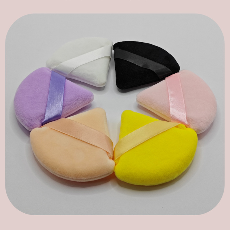 Venta caliente transfronteriza soplo de triángulo en forma de abanico polvo de miel en polvo seco polvo corto de terciopelo flocado soplo de cristal super suave maquillaje soplo