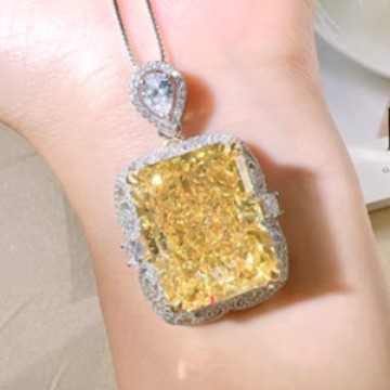 Zhuang Sheng joyería S925 plata Venta caliente de alto carbono diamante hielo flor cortada grasa largo cuadrado grande colgante luz lujo principal 18*23