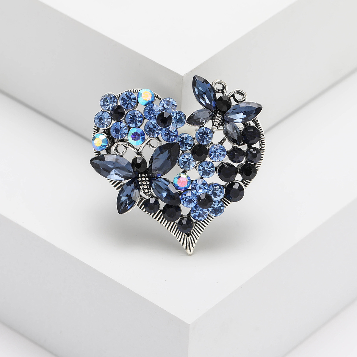 Alloy Material Casual Elegant Lady Pin Heart Shape Alloy Women's Brooches