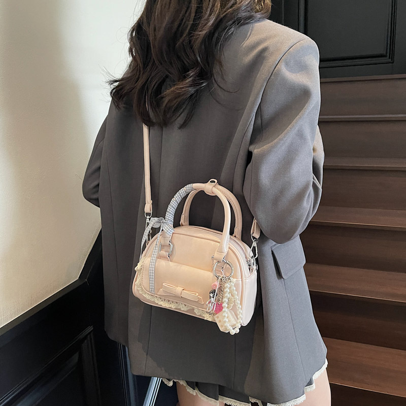 Bolsos pequeños portátiles populares de este año para mujer 2025 nueva moda bolsa de mensajero estilo occidental bolso de hombro casual coreano