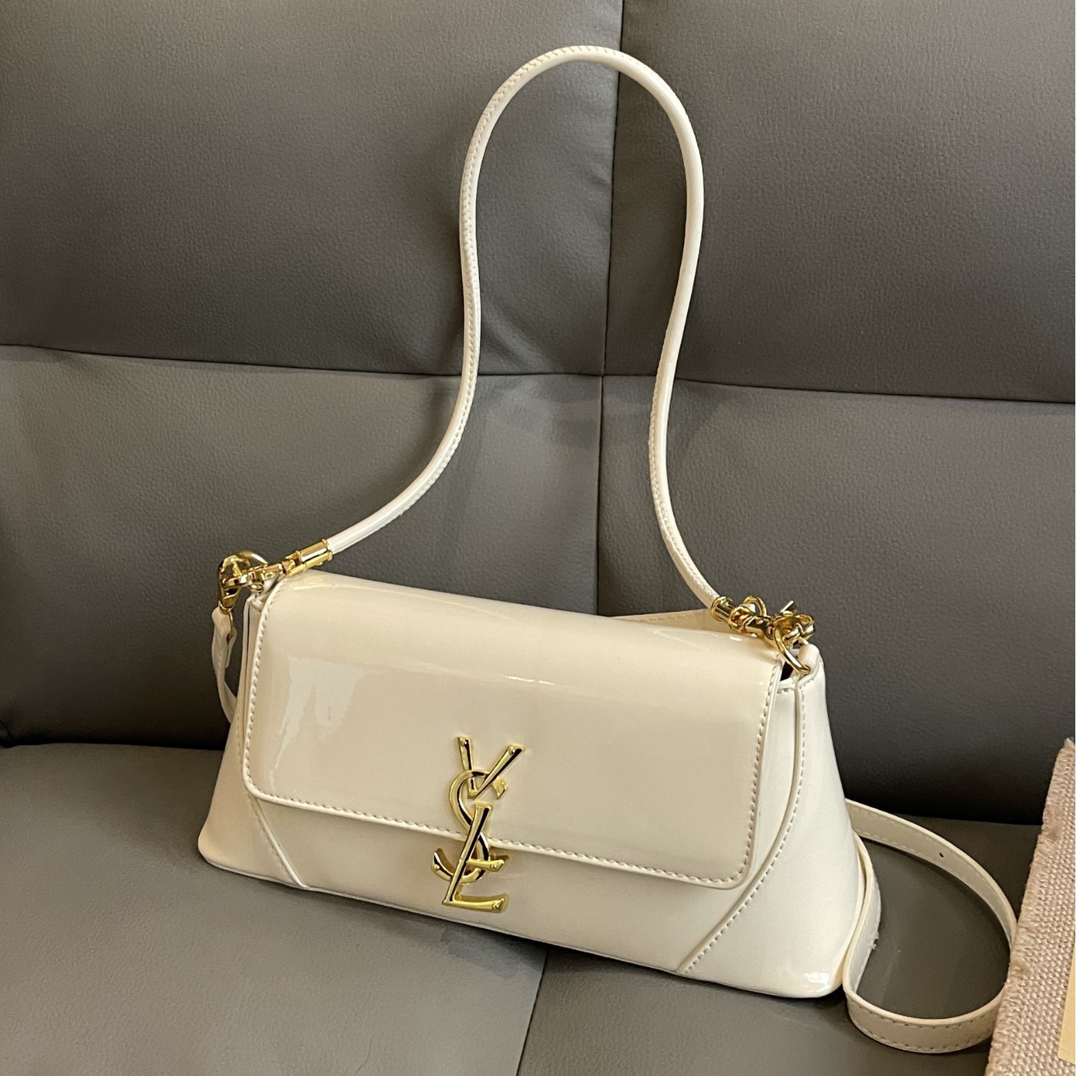 Simple and Stylish Retro Small Square Bag, French-Style Bags, Commuter Niche Luxury Underarm Bag, Fashionable Shoulder and Crossbody Bag