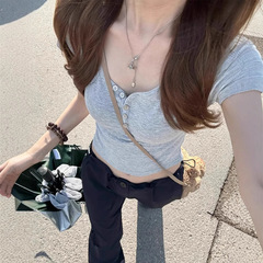 灰色の鶏の心の襟の正肩の半袖のtシャツの女性の夏はスリムに見えます。