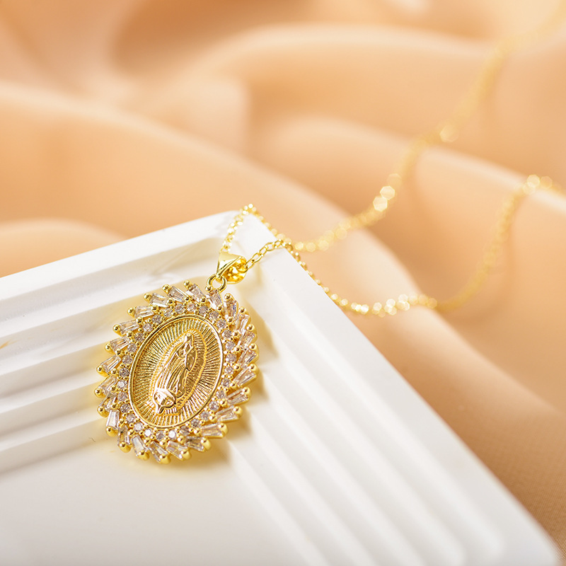 British Style Round Copper Gold Plated Zircon Pendant Necklace 1 Piece