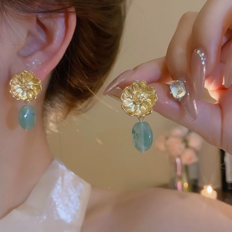 Pendientes de perlas de cristal de diamante de aguja de plata pendientes largos de lujo de Luz Retro europeo y americano pendientes dulces frescos de alto grado para mujeres