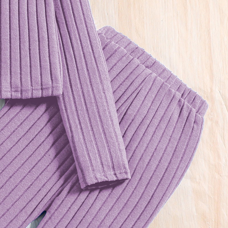 Traje casual para niñas, novedad de otoño e invierno de 2024, top de manga larga con rayas en los hoyos, pantalones acampanados, ropa para niños_voghion.com