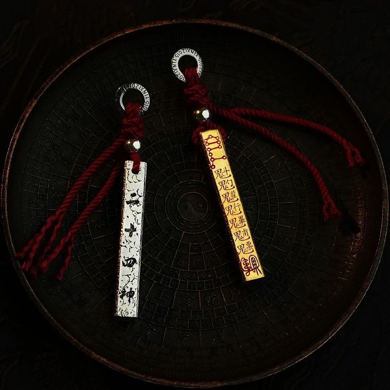レトロな道教の手彫り天井定規、金色のレタリング、プレーンペンダント、銅銀メッキのパーソナライズされたペンダント、横暴なネックレス|undefined