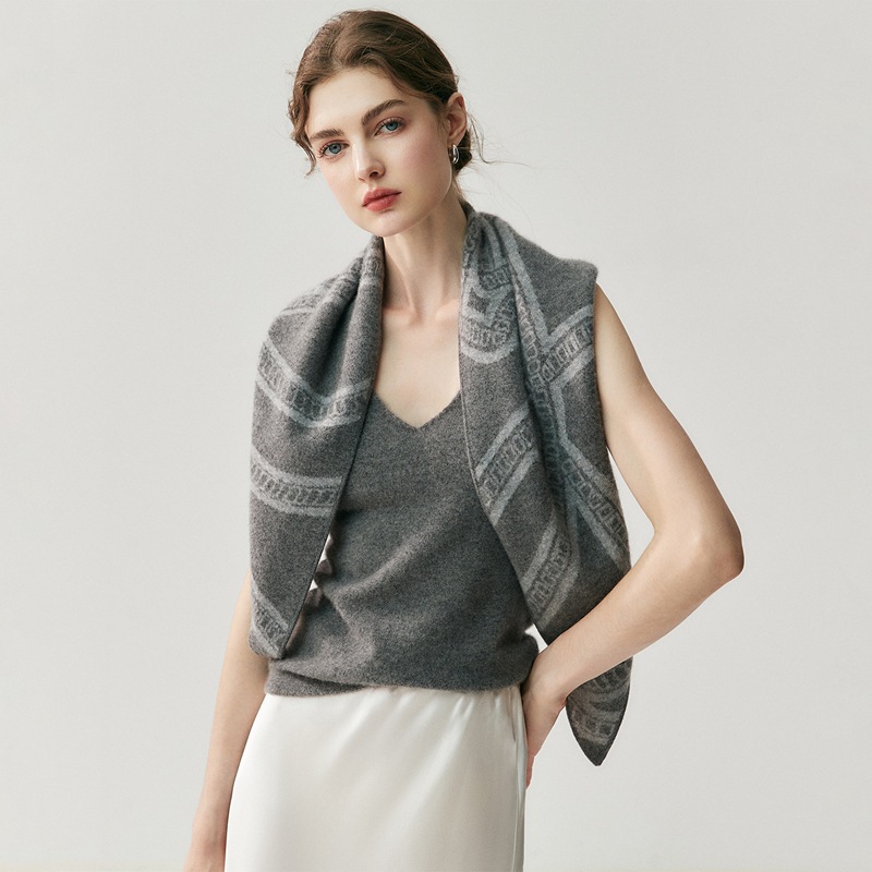 秋冬新款拼色斗篷披肩女山羊绒时尚保暖围巾外搭大披风高级感百搭