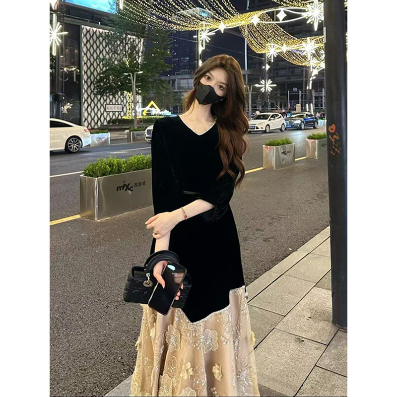 大码法式时髦丝绒连衣裙女春季赫本风小黑裙胖MM遮肚显瘦气质裙子|undefined