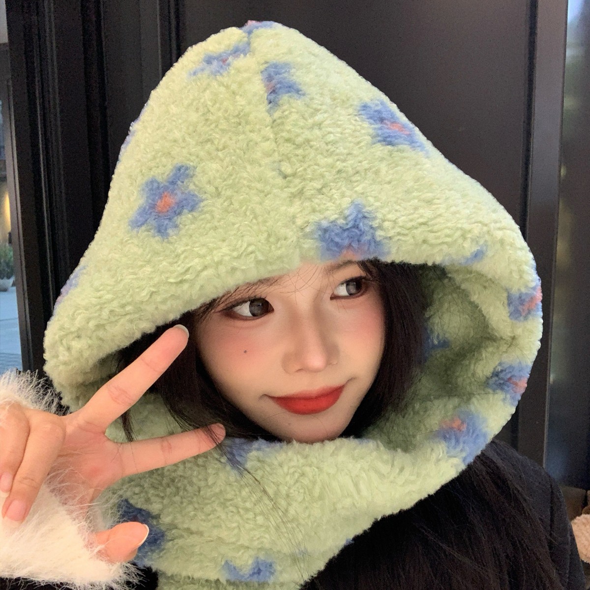 Cute Flower Printed Cashmere Plush Hat and Scarf All-In-One Women's Winter Warm and Thickeneded Cold-Proof Hooded Scarf