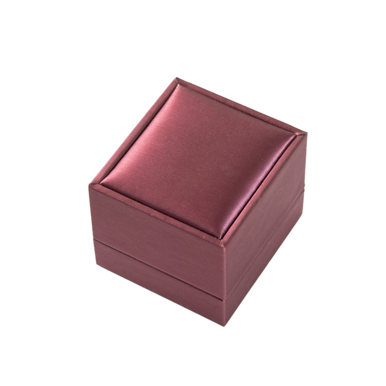 工厂拉丝PU戒指盒丝绒首饰盒饰品盒珠宝盒包装盒礼盒轻奢风项链