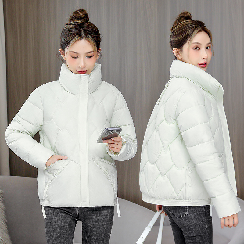2023 invierno nuevo comercio exterior moda femenina temperamento de viaje simple ligero brillante con ropa de algodón de pluma corta image 3
