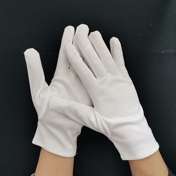 Microfiber dust-free cloth lint-free gloves jewelry watch text play etiquette white gloves dust-free work