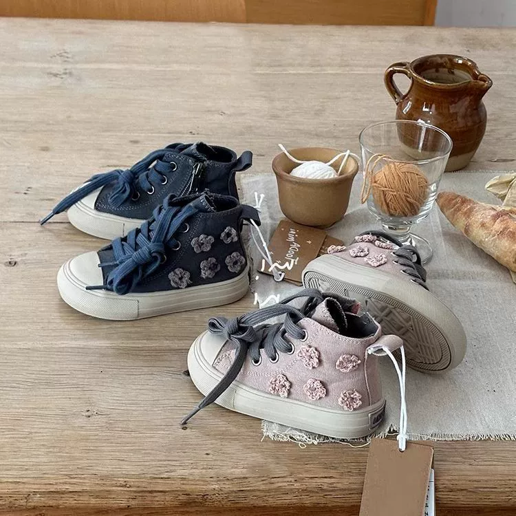 Детская обувь в корейском стиле, осень 2025, новые детские высокие парусиновые туфли для девочек, универсальные повседневные туфли на молнии с маленьким цветком по бокам