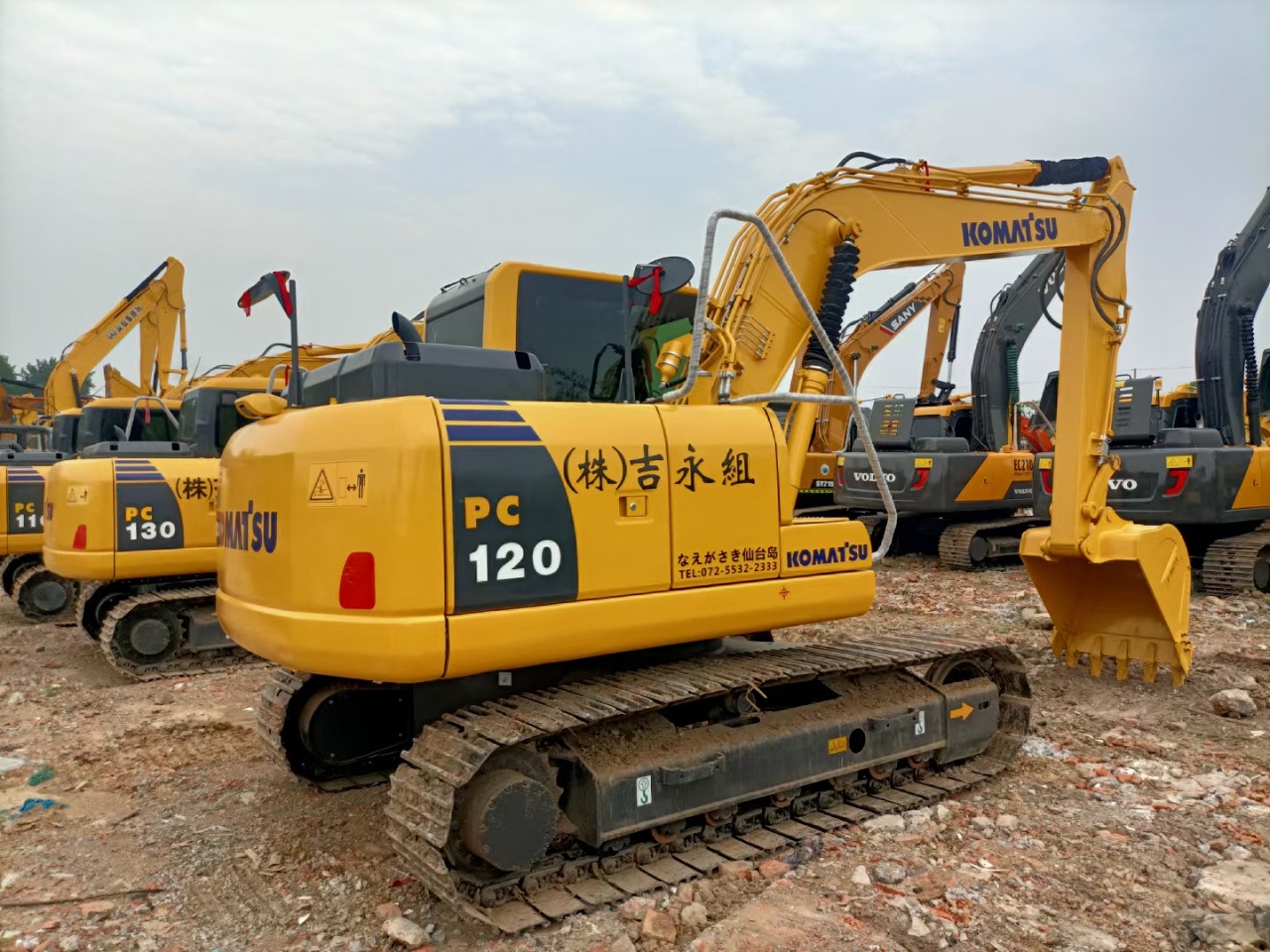 Excavadoras de segunda mano 130 120 135 150 en el país y en el extranjero marca Komatsu Hitachi III