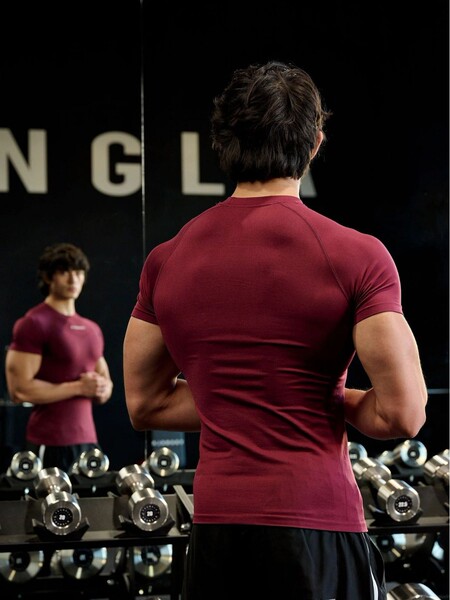 YOUNGLA Sports quick dry breathable elastic T-shirt for gym