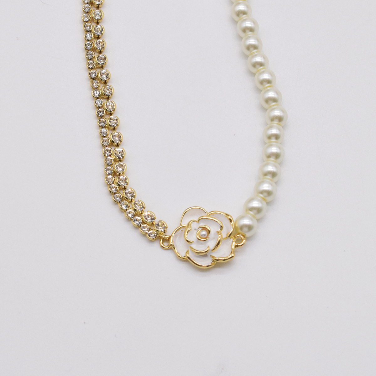 Wholesale Jewelry Pearl Stitching Flower Inlaid Diamond Necklace Nihaojewelry display picture 5