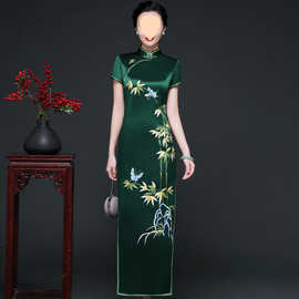 醋酸锻旗袍连衣裙绿色长款优雅刺绣婚礼妈妈中式礼服旗袍2025新款