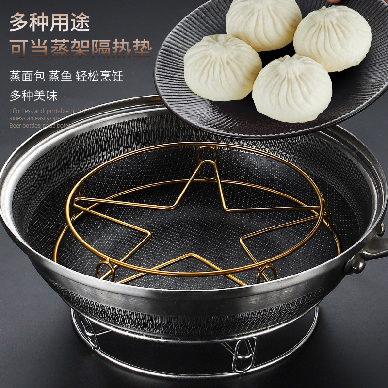 ステンレスキッチンの鍋棚を厚くして、二重断熱蒸し棚の汎用棚を収納します。|undefined