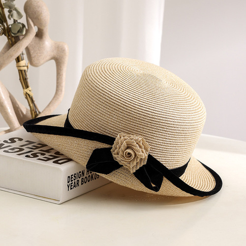 Edge-turning camellia Hockney-style breathable grass hat for women, summer sun protection, small scented wind, fashionable woven versatile French sun hat