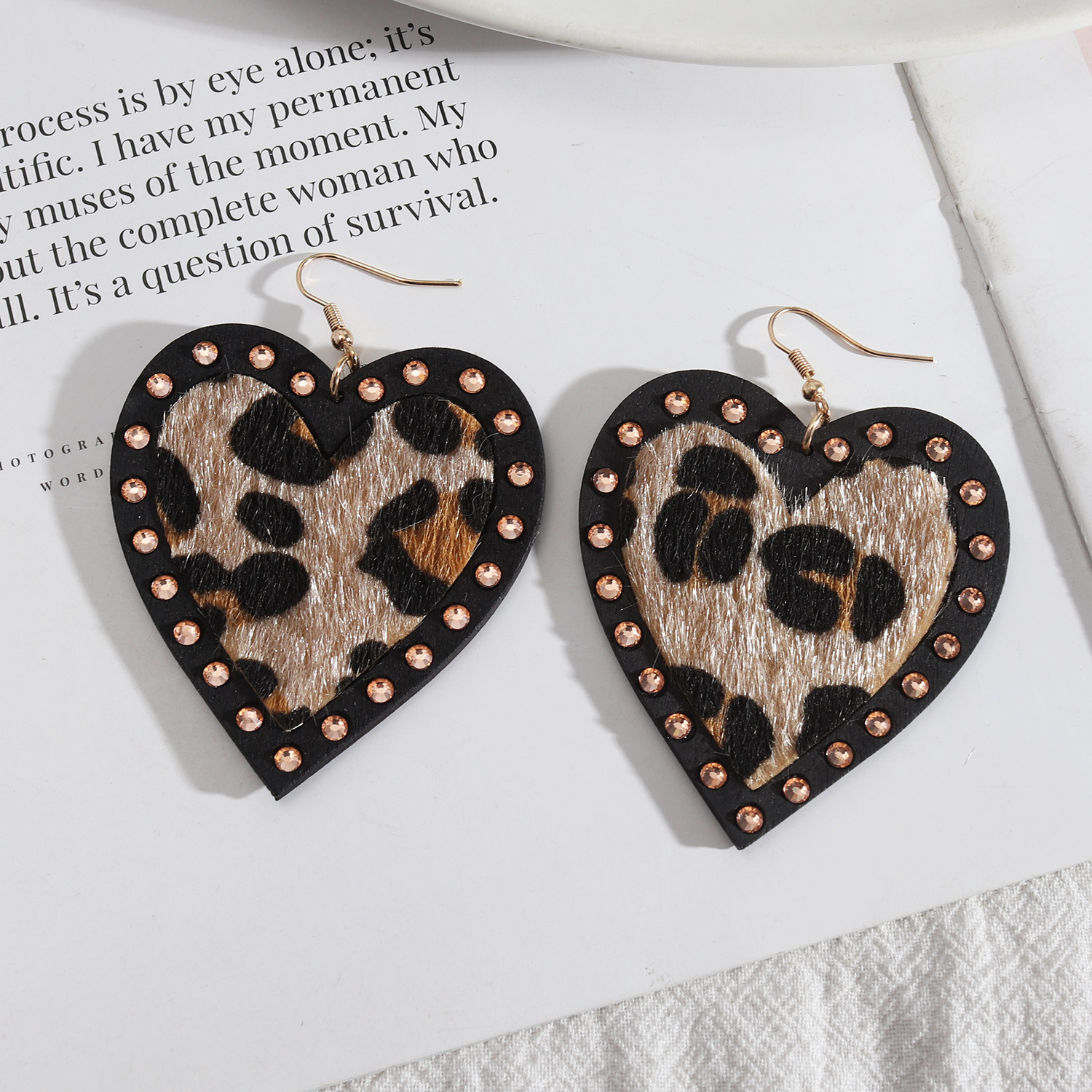 1 Pair Exaggerated Heart Shape Wood Inlay Rhinestones Women's Drop Earrings display picture 3