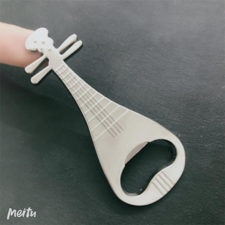 Creativo dientes de sable personalidad abertura de botellas lisa guitarra metálica tiburón llavero regalo para hombres colgantes al por mayor