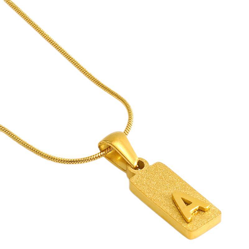 Europa y los Estados Unidos INS viento oro 26 letras colgante de letras de oro de acero inoxidable mujer collar de cadena de clavícula de letras