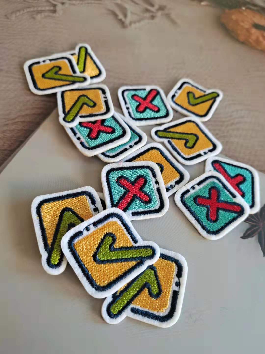 亿馨绣品新款潮流DIY个性刺绣自粘布贴衣服手机龙骧包装饰布贴