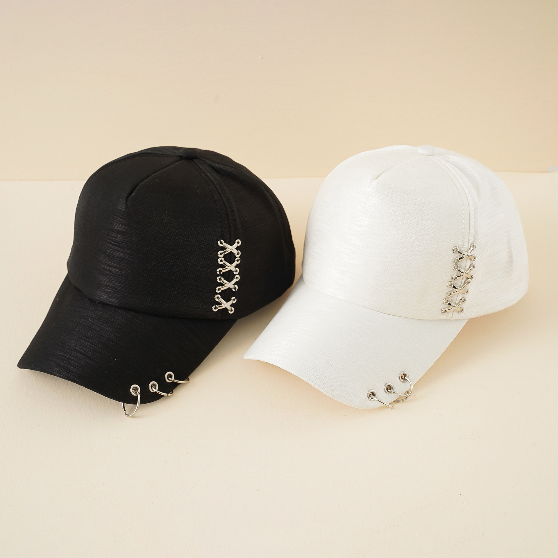 Sombrero otoño e invierno nuevos hombres y mujeres marca de moda gorra de béisbol coreana sombrero negro de hip hop sombrero estudiante calle anillo de hierro casquillo